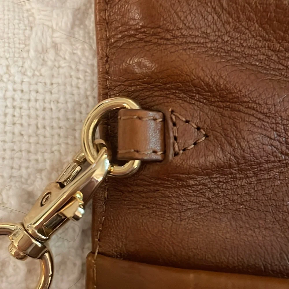 Tory Burch Suki Reva Clutch in Toffee Brown Leather, Excellent, Almost New! - Picture 10 of 11